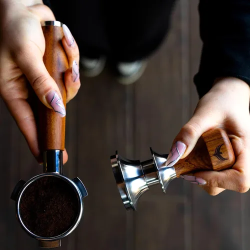 Vista 4 de Kit de accesorios de espresso de 2.126 in para Breville incluye manipulación de resorte, portafiltro sin fondo, caja de golpeo, juego de embudo