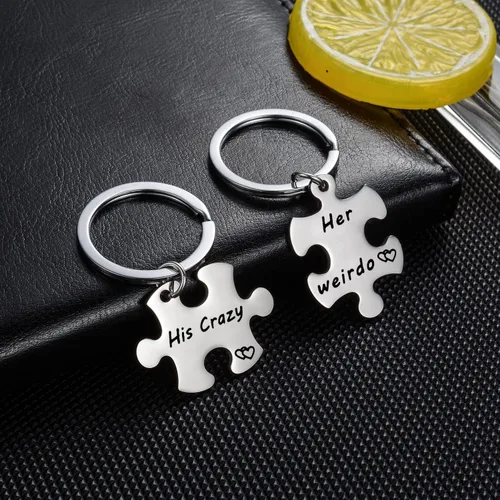 Vista 2 de YEEQIN Juego de 2 llaveros para parejas, regalos para parejas, novios, joyería personalizada para parejas, regalo para novios, novias, amantes