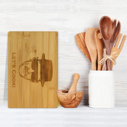 Vista 4 de Breaking Bad - Tabla de cortar grabada Master of the Grill and Best Dad Ever - Regalos para papá en cumpleaños - Tabla de cocina de bambú grabada