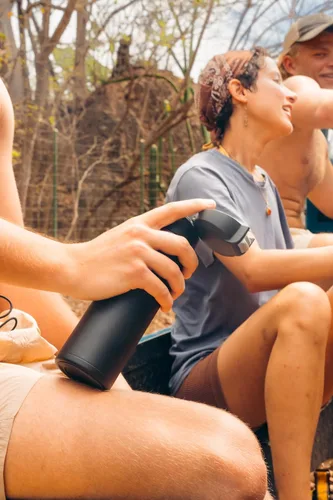 Vista 6 de GSI Outdoors Microlite 500 - Botella aislada al vacío abatible, ligera, taza de viaje de acero inoxidable, tapa abatible a prueba de fugas, termo