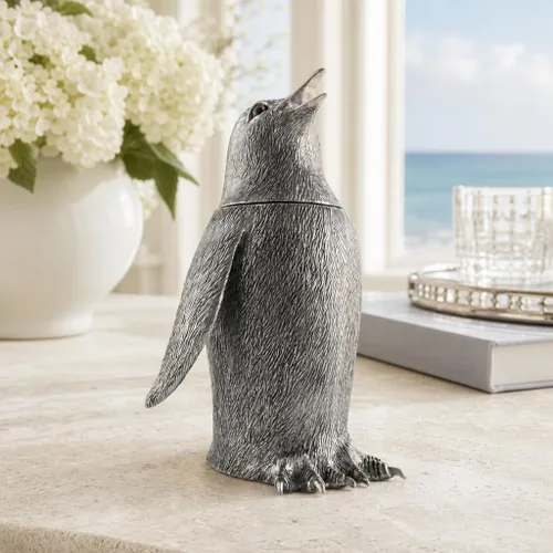 Vista 5 de Vagabond House Coctelera de pingüino de peltre, vajilla inspirada en el océano, 24 onzas, 9 pulgadas de alto