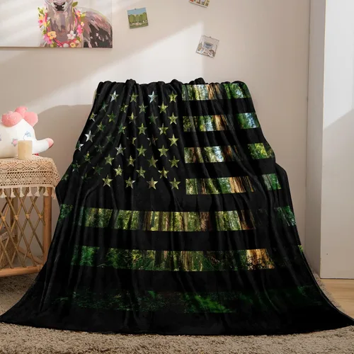 Vista 2 de Bedorm Manta de franela de forro polar con diseño de bandera estadounidense, diseño de bandera de Estados Unidos, diseño de camuflaje de bosque, 60