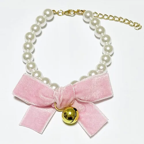 Vista 3 de Collar de perlas para perros y gatos pequeños con flores de cristal y corbatín de terciopelo, 2 piezas, ajustable y hecho a mano, Terciopelo