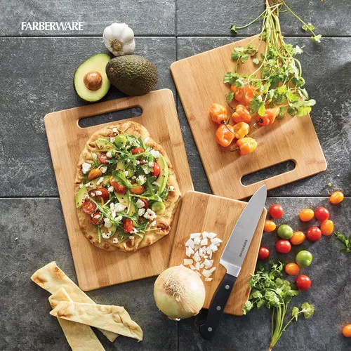 Vista 3 de Farberware Juego de tablas de cortar de madera de 3 piezas, tablas de cortar reversibles para preparación y servir comidas, tablas de charcutería