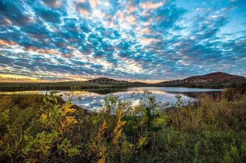 Vista 7 de Impresión de fotografía de paisaje (sin marco) Imagen del cielo escénico sobre el lago al atardecer en la noche de otoño en las montañas Wichita