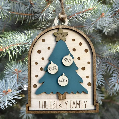 Vista 2 de Adorno de árbol de Navidad familiar anual personalizado, regalo personalizado, decoración navideña colgante