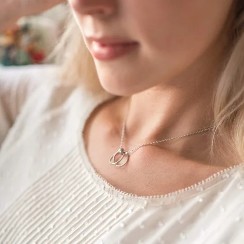 Vista 5 de Dear Ava Collar de regalo para mujeres y niñas, colgante de joyería moderna ajustable, idea de regalo de amor para ella con tarjeta sincera, regalos