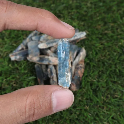Vista 5 de GEMHUB Colecciones de piedras de hoja de cianita natural, reiki, cristal curativo para meditación, vaso, cabbing, curación de cristales, decoración