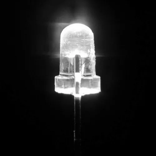 Vista 2 de Novelty Place 100 luces LED blancas de diodo de 0.197 pulgadas – Bombillas LED de diodo emisor de luz DC 3 V 20 mA – Kit de iluminación de Blanco