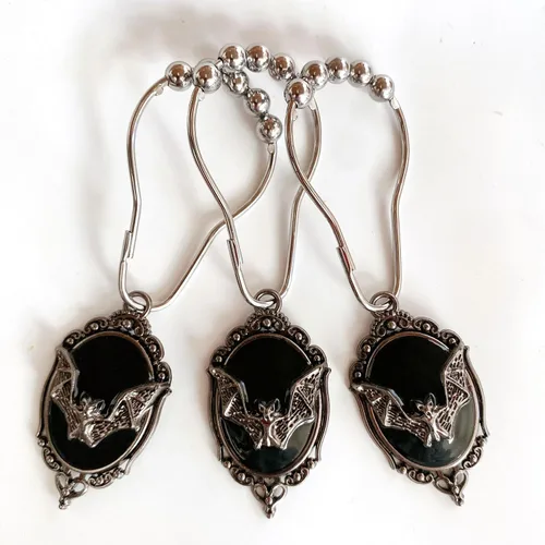 Vista 4 de Juego de 12 anillos de ganchos para cortina de ducha, murciélagos vampiros góticos, suministros para fiesta de Halloween, decoración de casa Fondo