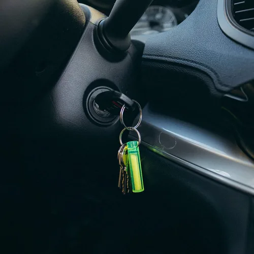 Vista 5 de GEAR AID Ni Glo 2” UV Rechargeable Glowing Keychain – Multi-Purpose Glow-in-the-Dark Accessory for Camping