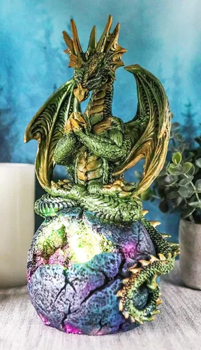 Vista 8 de Ebros Gift Meditación verde Gaia Terra Yoga Monje Dragón sentado en la Tierra Joven Esfera LED Orbe Girosfera Figurita Calabozos y Dragones Leyenda