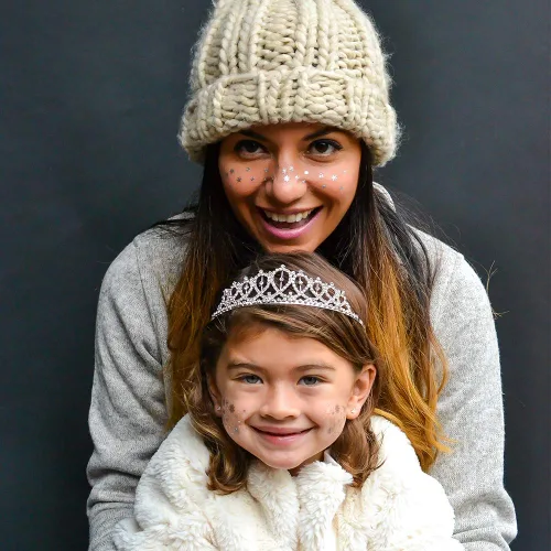Vista 7 de El juego variado Winter Wonderland de FlashTattoos cuenta con 25 tatuajes de fiesta inspirados en las fiestas, impermeables, metálicos dorados