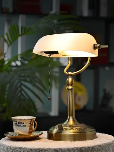 Vista 3 de Lámpara de Escritorio de Banquero de Vidrio Mate Blanco, Lámpara de Mesa Regulable sin Escalones con Enchufe para Estudio, Oficina en Casa, Blanco