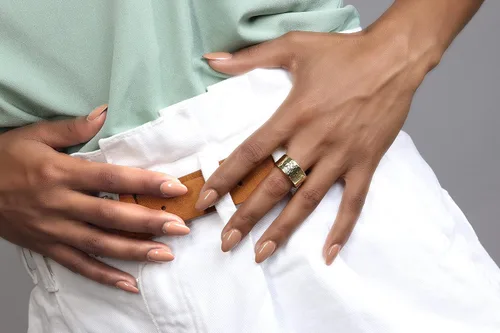 Vista 6 de Anillo martillado de oro personalizable para mujer, banda texturizada para moda, boda y compromiso, joyería apilable hecha a mano