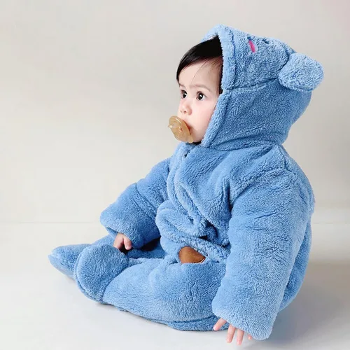 Vista 3 de Poyxiany Mameluco de invierno con capucha para bebé, niñas y niños, con orejas de oso, de forro polar, traje de franela, lindo y cálido