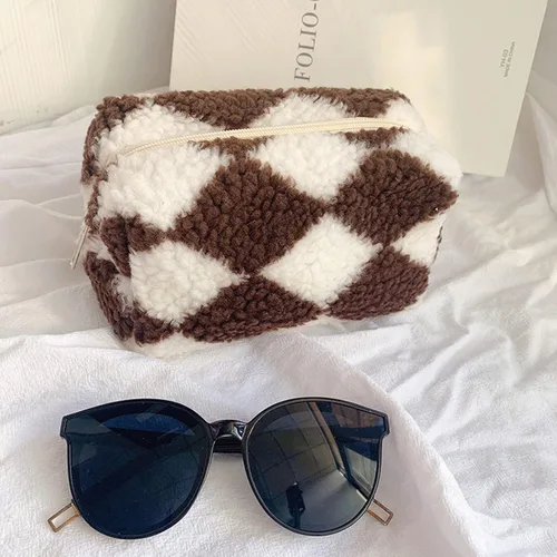 Vista 2 de Bolsa de Maquillaje a Cuadros de Felpa Bolsa de Cosméticos Estética a Cuadros Bolsos de Mano Lindos con Cremallera Bolsa de Viaje para Artículos