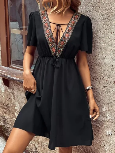 Vista 4 de OYOANGLE Vestido corto acampanado con cuello en V profundo y cintura alta con lazo frontal para mujer