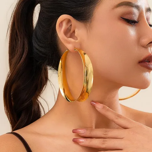 Vista 2 de Aretes de Aro Gruesos de Oro para Mujeres Exagerados Grandes Anchos Post Gruesos Aretes de Aro Minimalistas Pulidos 80MM Aretes de Declaración