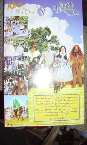 Vista 2 de Barbie Ken como el hombre de hojalata en el mago de Oz