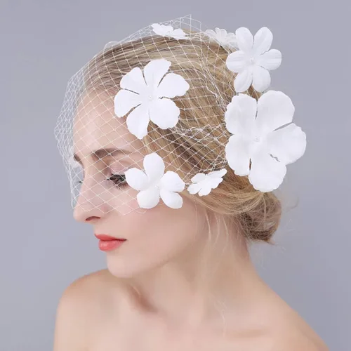 Vista 2 de Beaupretty Velo de malla para novia con flores, tocado de gasa para boda, velo corto, red de pelo de novia, tocado decorativo para fiesta de té
