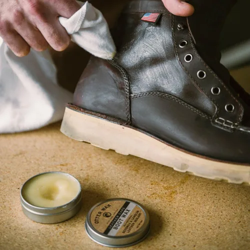 Vista 6 de Otter Wax Cera para botas 2 onzas Impermeabilizante de cuero natural Fabricado en Estados Unidos