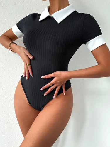 Vista 3 de Verdusa Body ajustado de manga corta con cuello acanalado y bloque de color para mujer