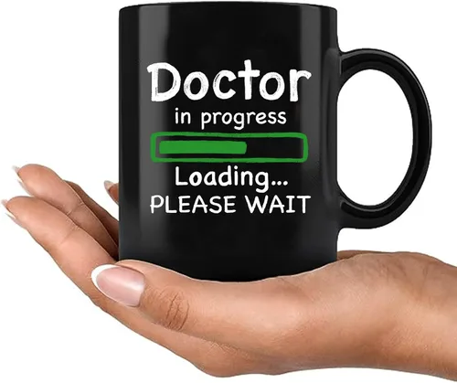 Vista 8 de Panvola Doctor in Progress Loading Doctor - Taza divertida de graduación para estudiantes de doctorado en medicina, taza de cerámica, 11 onzas, Negro