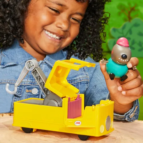 Vista 4 de Peppa Pig Juego de vehículos de construcción y figuras de camión de remolque del abuelo, juguetes preescolares para niños y niñas de 3 años