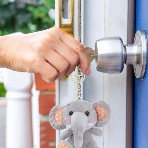 Vista 8 de Llavero colgante de muñeca de elefante suave de felpa para bolso llave de coche (gris)