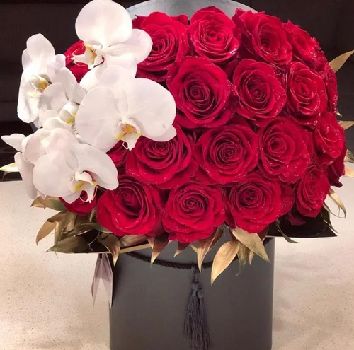 Vista 2 de UNIKPACKAGING Caja de flores redonda de alta calidad, con borla, cajas de regalo para flores de lujo y arreglos de regalo, juego de 3 piezas (negro)