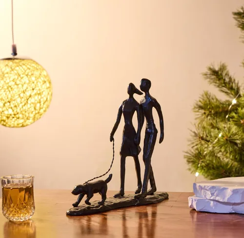 Vista 3 de Escultura de hierro fundido para pareja y perro, decoración romántica de arte de metal, estatua de amor familiar, regalos para amantes de los perros