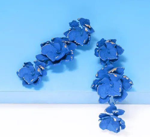 Vista 5 de Aretes de flores, aretes largos de pétalos de rosa, aretes colgantes de flores exageradas, aretes florales para mujeres y niñas