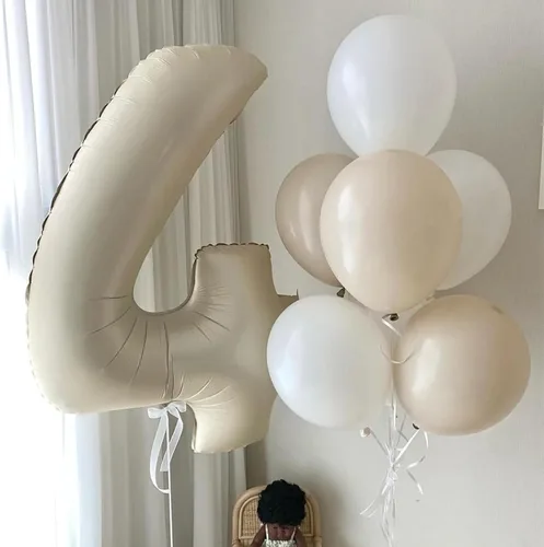 Vista 6 de Globos de 40 pulgadas con números 4 color blanco crema, globo grande del número 4 con 6 globos de helio de papel de aluminio, globos grandes