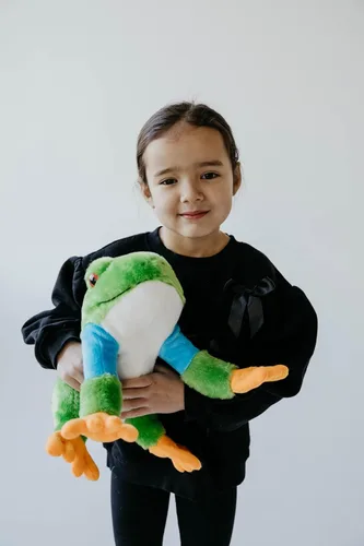 Vista 2 de The Petting Zoo Peluche de rana de árbol de ojos rojos, regalos para niños, animales salvajes del zoológico Onez, juguete de peluche de rana árbol