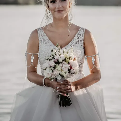 Vista 2 de RechicGu 2 piezas de cadena de plumas de hojas con borlas de pulsera, brazalete de brazo abierto, parte superior abierta, conjunto ajustable