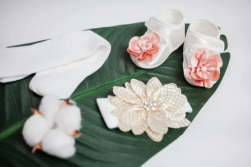 Vista 5 de Kaioppi Vestido de bebé recién nacido, vestido de bautizo, vestido de encaje bordado blanco para bebé 0-3 recién nacido, vestido de niña de flores