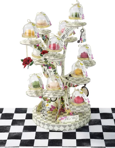 Vista 7 de Talking Tables Soporte para cupcakes y tartas de Alicia en el país de las maravillas, decoración de fiesta de té con sombrerero loco, decoración