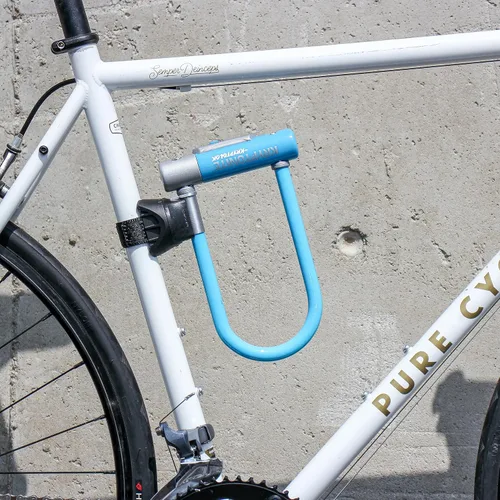 Vista 6 de Kryptonite Kryptolok Mini-7 - Cerradura en U para bicicleta, resistente antirrobo, grillete de 0.47 pulgadas con soporte de montaje y llaves