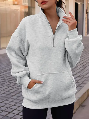 Vista 2 de Trendy Queen Sudaderas de gran tamaño con cremallera de un cuarto para mujer, sudaderas con capucha con media cremallera con bolsillos, cuello