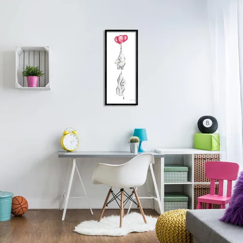 Vista 2 de Stupell Industries Elefantes bebés que vuelan con globos rojos flotantes, diseñado por Aimee Del Valle, arte de pared enmarcado negro, 13 x 30