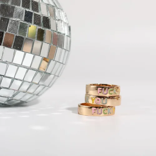 Vista 2 de Caiyao Egirl Eboy Fuck You Anillo Y2k Esmalte Anillo de oro pulido apilable nudillos Anillo para mujeres y niñas joyería de personalidad