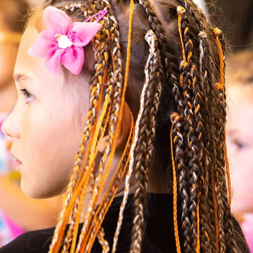 Vista 4 de Juego de 50 trenzas de pelo surtidas con colores degradados, trenzados, para trenzas de cola de caballo, mujeres y niñas, accesorios de peinado