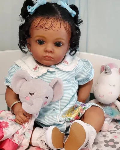 Vista 2 de Angelbaby Muñecas de bebé recién nacidas realistas de niña negra con pelo de 24 pulgadas, muñeca de bebé recién nacida afroamericana con aspecto