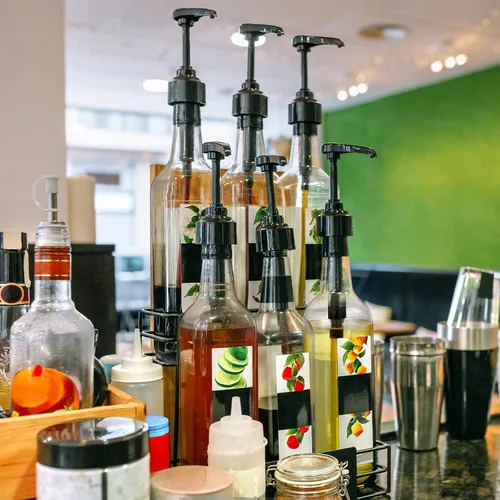 Vista 7 de Maxdot 2 piezas botellas de jarabe de 25 oz con bomba, botellas de cuello largo, dispensador de bomba de jarabe de plástico para accesorios de bar