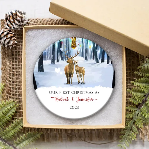 Vista 4 de Adorno de Navidad personalizado con nombre y fecha, adorno de nuestra primera Navidad como el señor y la señora 2023, adorno de Navidad de recuerdo