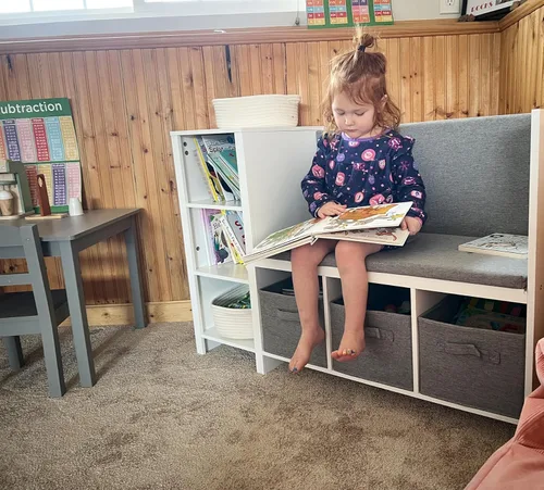 Vista 3 de UTEX Banco de lectura para niños con estantería, estantería para niños y organizador de almacenamiento con cojín de asiento, banco de lectura