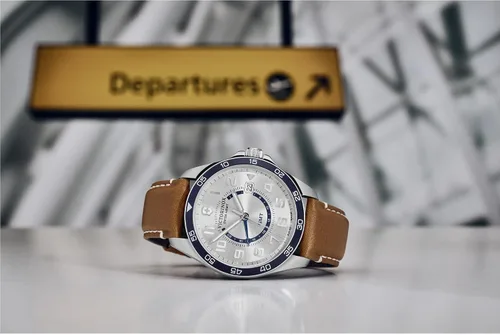 Vista 5 de Victorinox FieldForce Classic GMT, esfera blanca, correa de cuero marrón, Blanco
