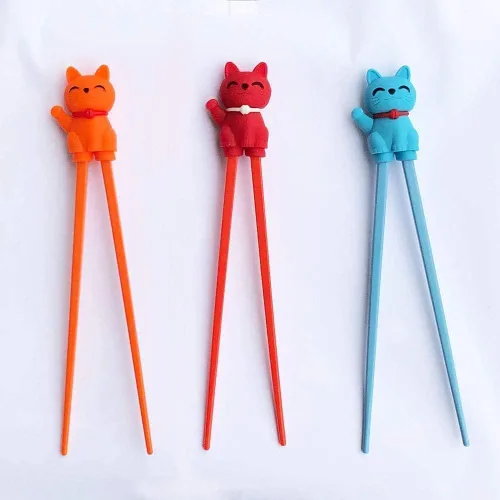 Vista 2 de Lindos palillos auxiliares de aprendizaje de vajilla para niños, principiantes y adultos (3 piezas, gato de la suerte)