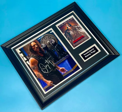 Vista 2 de Danny Trejo - Foto firmada en marco de madera de lujo hecho a mano y certificado de autenticidad de miembro de AFTAL Autenticidad Película Película